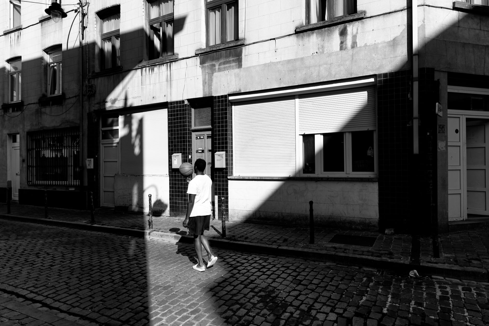 Schieven Regards II – Eric Ostermann : « Bruxelles d’ombres et de lumières »